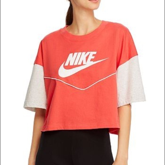NEW Nike Sportswear Windrunner Chevron Cropped Boxy Oversized T-shirt Top in Red - Picture 3 of 3